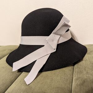 Banana Republic Black wool cloche hat NWT